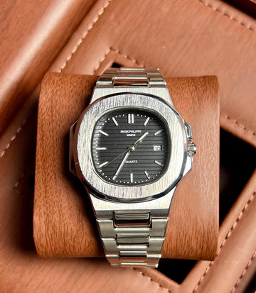 PATEK PHILIPPE Nautilus – “Midnight Flame” Quartz Edition